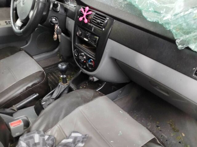 Белый Шевроле Лачетти, объемом двигателя 1.6 л и пробегом 196 тыс. км за 1300 $, фото 3 на Automoto.ua