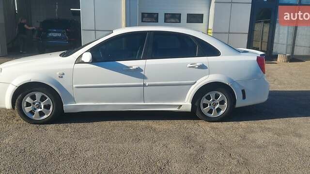 Белый Шевроле Лачетти, объемом двигателя 1.8 л и пробегом 225 тыс. км за 3500 $, фото 1 на Automoto.ua