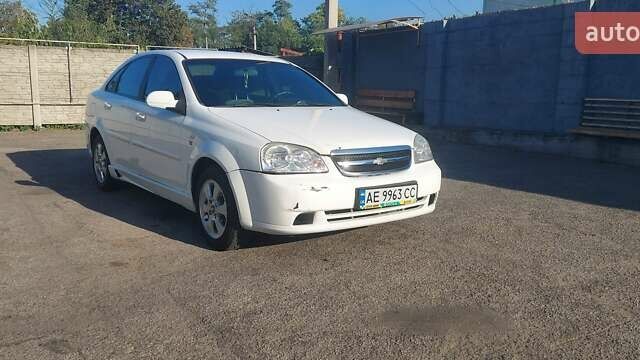 Белый Шевроле Лачетти, объемом двигателя 1.8 л и пробегом 225 тыс. км за 3500 $, фото 4 на Automoto.ua