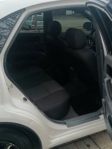 Белый Шевроле Лачетти, объемом двигателя 1.6 л и пробегом 222 тыс. км за 4100 $, фото 6 на Automoto.ua