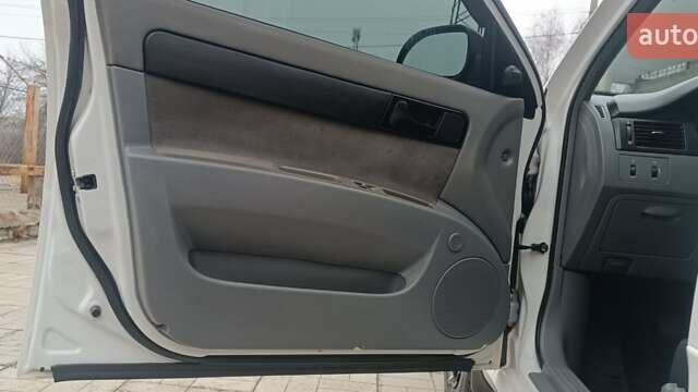 Белый Шевроле Лачетти, объемом двигателя 1.6 л и пробегом 222 тыс. км за 4100 $, фото 11 на Automoto.ua