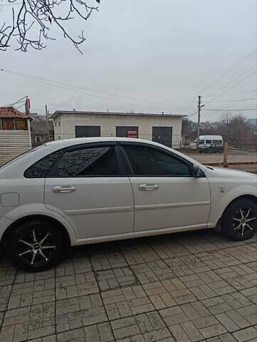 Белый Шевроле Лачетти, объемом двигателя 1.6 л и пробегом 222 тыс. км за 4100 $, фото 3 на Automoto.ua