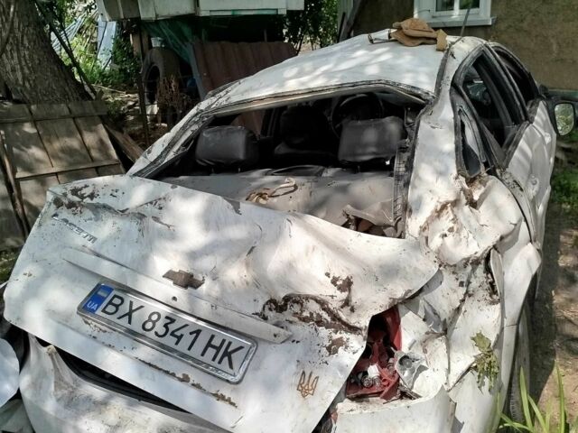 Белый Шевроле Лачетти, объемом двигателя 1.6 л и пробегом 196 тыс. км за 1300 $, фото 2 на Automoto.ua