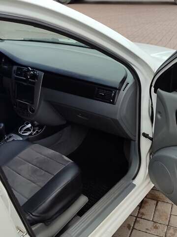 Белый Шевроле Лачетти, объемом двигателя 1.8 л и пробегом 288 тыс. км за 4900 $, фото 8 на Automoto.ua