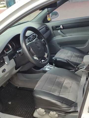 Белый Шевроле Лачетти, объемом двигателя 1.8 л и пробегом 288 тыс. км за 4900 $, фото 10 на Automoto.ua