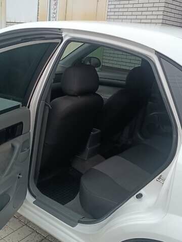 Белый Шевроле Лачетти, объемом двигателя 1.6 л и пробегом 222 тыс. км за 4100 $, фото 8 на Automoto.ua