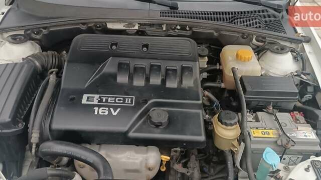 Белый Шевроле Лачетти, объемом двигателя 1.6 л и пробегом 222 тыс. км за 4100 $, фото 12 на Automoto.ua