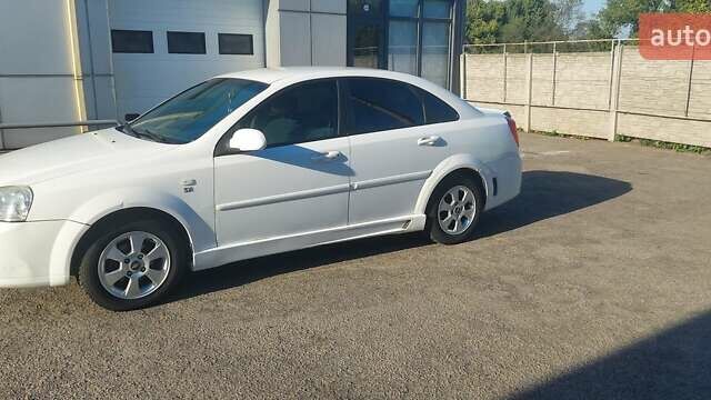 Белый Шевроле Лачетти, объемом двигателя 1.8 л и пробегом 225 тыс. км за 3500 $, фото 2 на Automoto.ua