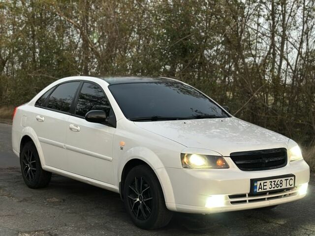 Белый Шевроле Лачетти, объемом двигателя 1.6 л и пробегом 211 тыс. км за 4800 $, фото 2 на Automoto.ua