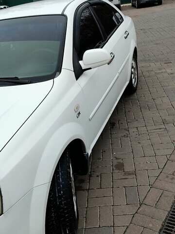 Белый Шевроле Лачетти, объемом двигателя 1.8 л и пробегом 288 тыс. км за 4900 $, фото 5 на Automoto.ua