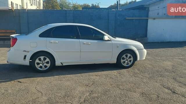 Белый Шевроле Лачетти, объемом двигателя 1.8 л и пробегом 225 тыс. км за 3500 $, фото 6 на Automoto.ua
