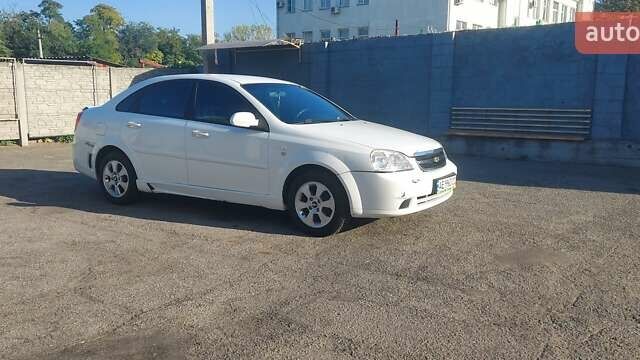 Белый Шевроле Лачетти, объемом двигателя 1.8 л и пробегом 225 тыс. км за 3500 $, фото 5 на Automoto.ua
