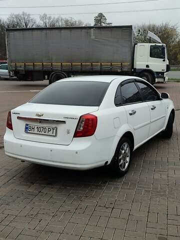 Белый Шевроле Лачетти, объемом двигателя 1.8 л и пробегом 288 тыс. км за 4900 $, фото 3 на Automoto.ua