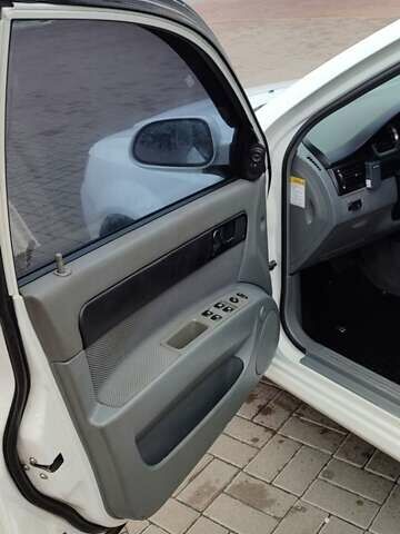 Белый Шевроле Лачетти, объемом двигателя 1.8 л и пробегом 288 тыс. км за 4900 $, фото 12 на Automoto.ua