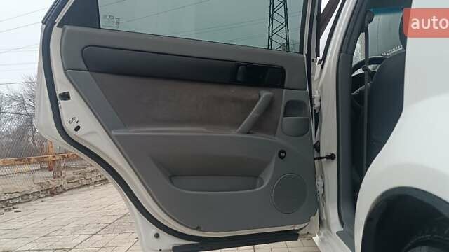 Белый Шевроле Лачетти, объемом двигателя 1.6 л и пробегом 222 тыс. км за 4100 $, фото 9 на Automoto.ua