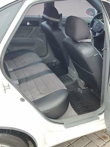 Белый Шевроле Лачетти, объемом двигателя 1.8 л и пробегом 288 тыс. км за 4900 $, фото 16 на Automoto.ua