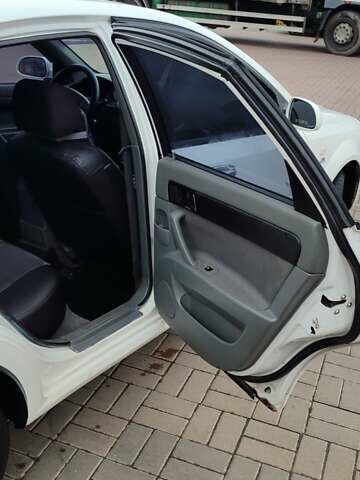 Белый Шевроле Лачетти, объемом двигателя 1.8 л и пробегом 288 тыс. км за 4900 $, фото 15 на Automoto.ua