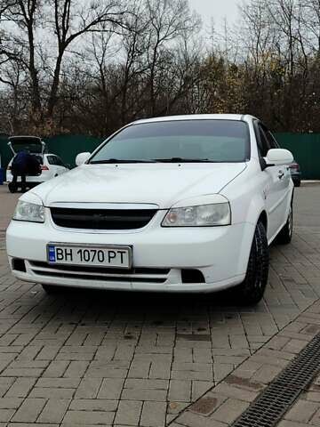 Белый Шевроле Лачетти, объемом двигателя 1.8 л и пробегом 288 тыс. км за 4900 $, фото 1 на Automoto.ua