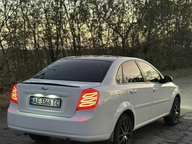 Белый Шевроле Лачетти, объемом двигателя 1.6 л и пробегом 211 тыс. км за 4800 $, фото 4 на Automoto.ua