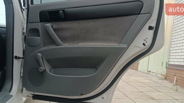 Белый Шевроле Лачетти, объемом двигателя 1.6 л и пробегом 222 тыс. км за 4100 $, фото 7 на Automoto.ua