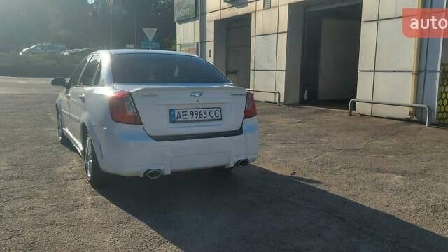 Белый Шевроле Лачетти, объемом двигателя 1.8 л и пробегом 225 тыс. км за 3500 $, фото 9 на Automoto.ua