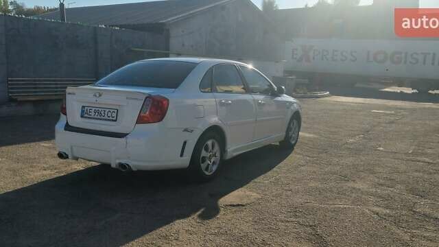 Белый Шевроле Лачетти, объемом двигателя 1.8 л и пробегом 225 тыс. км за 3500 $, фото 8 на Automoto.ua