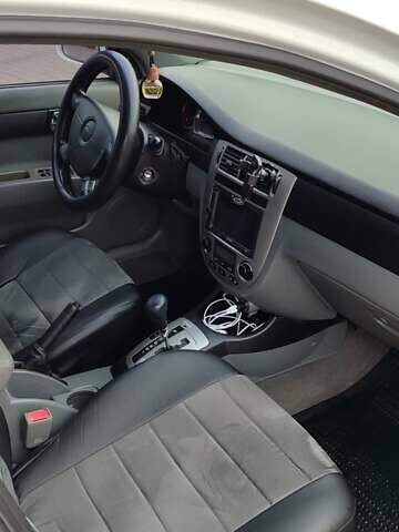 Белый Шевроле Лачетти, объемом двигателя 1.8 л и пробегом 288 тыс. км за 4900 $, фото 18 на Automoto.ua