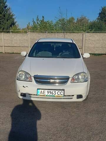 Белый Шевроле Лачетти, объемом двигателя 1.8 л и пробегом 225 тыс. км за 3500 $, фото 3 на Automoto.ua