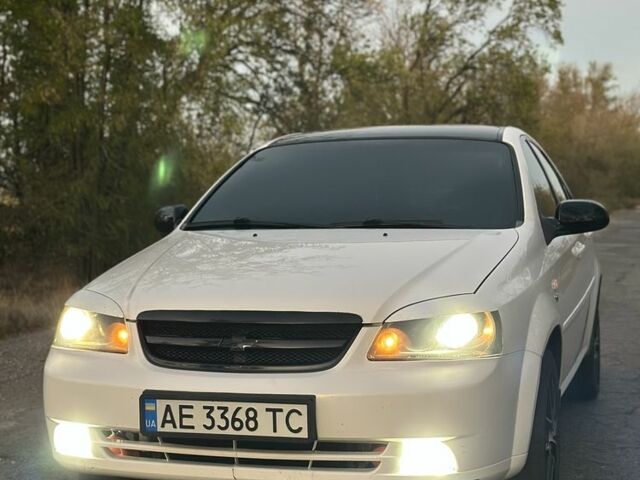Белый Шевроле Лачетти, объемом двигателя 1.6 л и пробегом 211 тыс. км за 4800 $, фото 3 на Automoto.ua