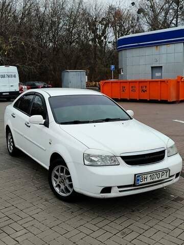 Белый Шевроле Лачетти, объемом двигателя 1.8 л и пробегом 288 тыс. км за 4900 $, фото 2 на Automoto.ua