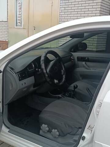 Белый Шевроле Лачетти, объемом двигателя 1.6 л и пробегом 222 тыс. км за 4100 $, фото 10 на Automoto.ua