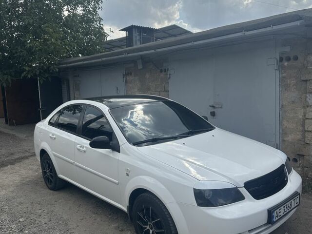 Белый Шевроле Лачетти, объемом двигателя 1.6 л и пробегом 211 тыс. км за 4800 $, фото 1 на Automoto.ua