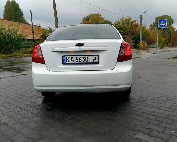 Белый Шевроле Лачетти, объемом двигателя 1.8 л и пробегом 189 тыс. км за 4300 $, фото 2 на Automoto.ua