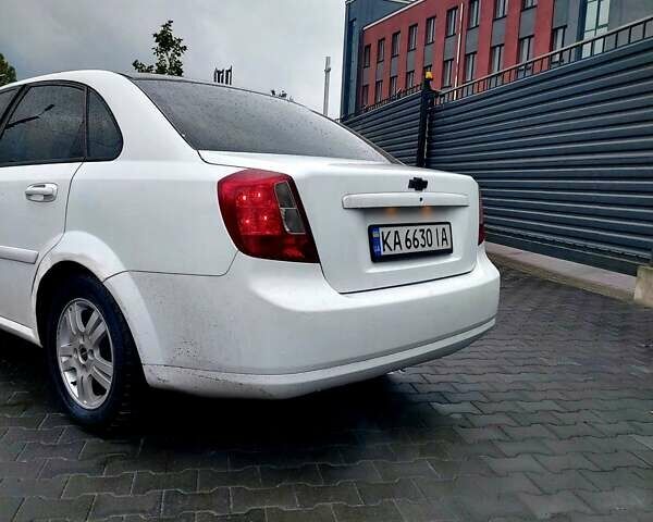 Белый Шевроле Лачетти, объемом двигателя 1.8 л и пробегом 189 тыс. км за 4300 $, фото 4 на Automoto.ua