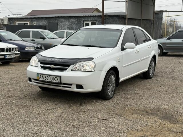 Белый Шевроле Лачетти, объемом двигателя 1.6 л и пробегом 160 тыс. км за 3700 $, фото 2 на Automoto.ua