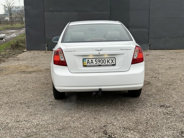 Белый Шевроле Лачетти, объемом двигателя 1.6 л и пробегом 160 тыс. км за 3700 $, фото 6 на Automoto.ua
