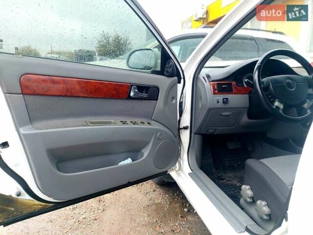 Белый Шевроле Лачетти, объемом двигателя 1.8 л и пробегом 189 тыс. км за 4300 $, фото 9 на Automoto.ua