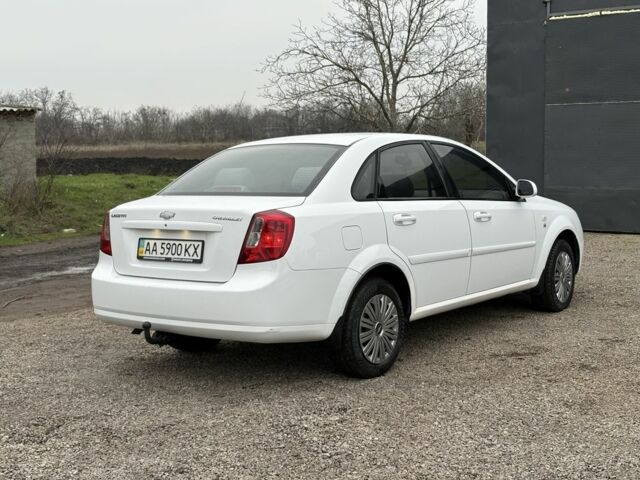 Белый Шевроле Лачетти, объемом двигателя 1.6 л и пробегом 160 тыс. км за 3700 $, фото 4 на Automoto.ua