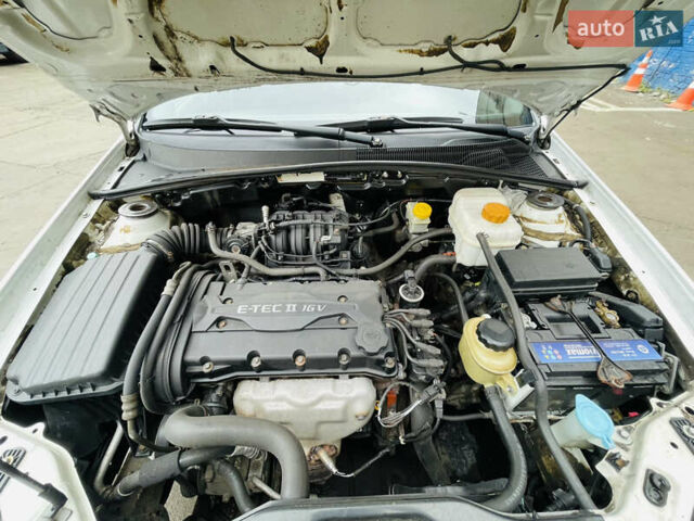 Білий Шевроле Лачетті, об'ємом двигуна 1.6 л та пробігом 300 тис. км за 2500 $, фото 2 на Automoto.ua