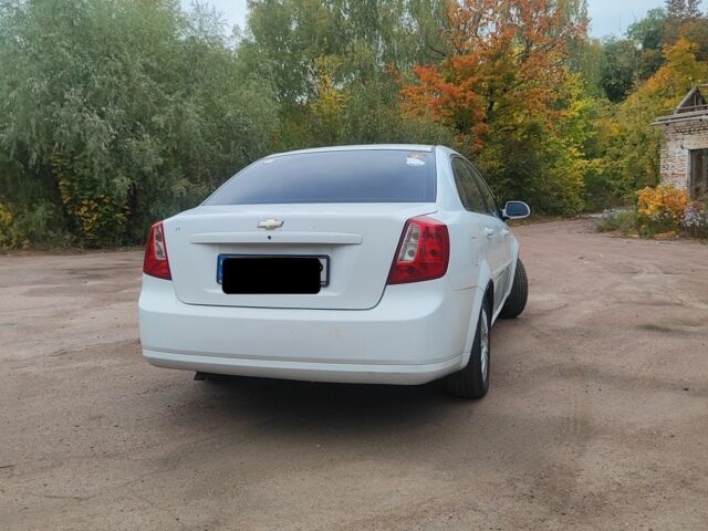 Белый Шевроле Лачетти, объемом двигателя 1.8 л и пробегом 170 тыс. км за 3900 $, фото 5 на Automoto.ua