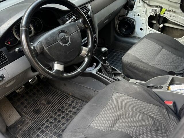 Шевроле Лачетти 2012 в Киеве на Automoto.ua Белый Шевроле Лачетти, объемом двигателя 1.6 л и пробегом 100 тыс. км за 4000 $, фото 7 на Automoto.ua