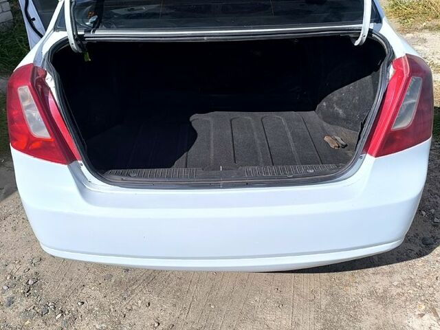 Белый Шевроле Лачетти, объемом двигателя 1.6 л и пробегом 227 тыс. км за 3600 $, фото 3 на Automoto.ua