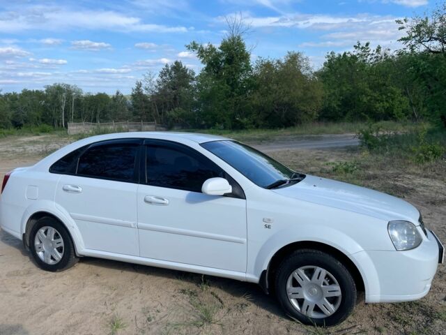 Білий Шевроле Лачетті, об'ємом двигуна 1.6 л та пробігом 220 тис. км за 4600 $, фото 3 на Automoto.ua