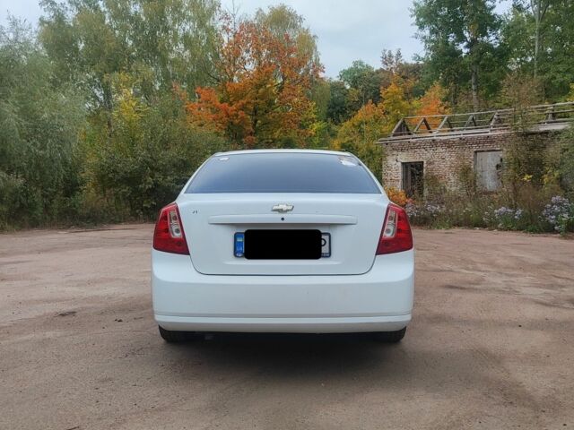 Белый Шевроле Лачетти, объемом двигателя 1.8 л и пробегом 170 тыс. км за 3900 $, фото 6 на Automoto.ua