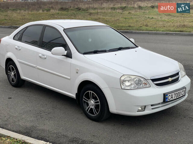 Белый Шевроле Лачетти, объемом двигателя 1.6 л и пробегом 124 тыс. км за 5900 $, фото 2 на Automoto.ua