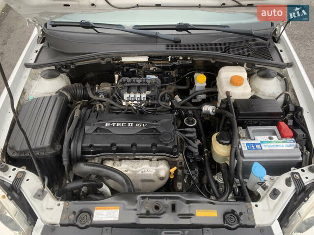 Белый Шевроле Лачетти, объемом двигателя 1.6 л и пробегом 124 тыс. км за 5900 $, фото 32 на Automoto.ua