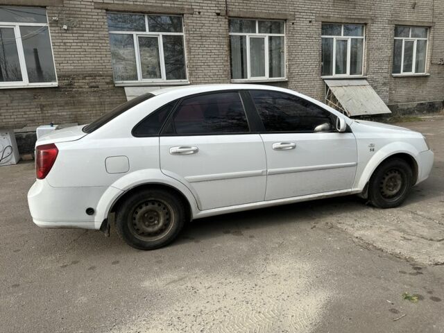 Белый Шевроле Лачетти, объемом двигателя 1.6 л и пробегом 493 тыс. км за 4200 $, фото 2 на Automoto.ua