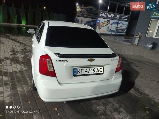 Белый Шевроле Лачетти, объемом двигателя 1.8 л и пробегом 170 тыс. км за 5000 $, фото 3 на Automoto.ua