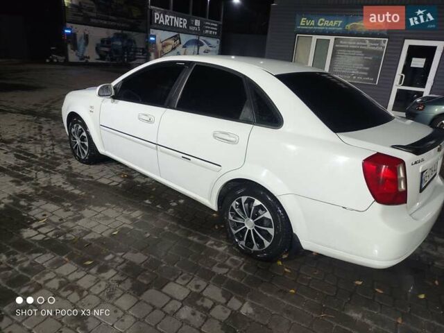Белый Шевроле Лачетти, объемом двигателя 1.8 л и пробегом 170 тыс. км за 5000 $, фото 4 на Automoto.ua