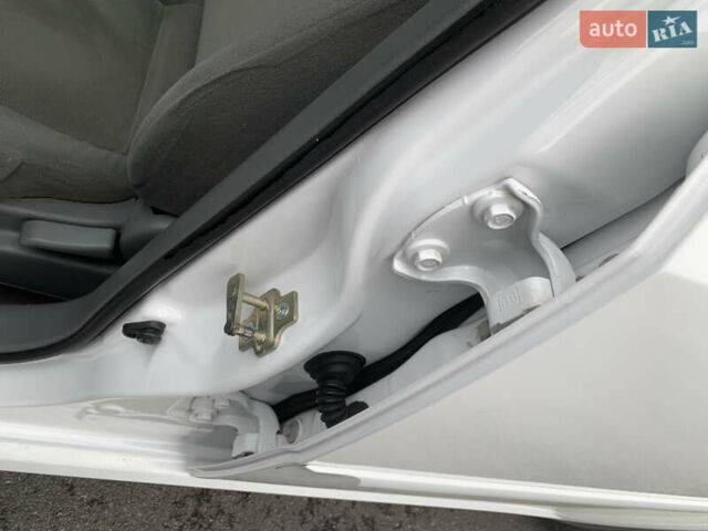 Белый Шевроле Лачетти, объемом двигателя 1.6 л и пробегом 124 тыс. км за 5900 $, фото 24 на Automoto.ua